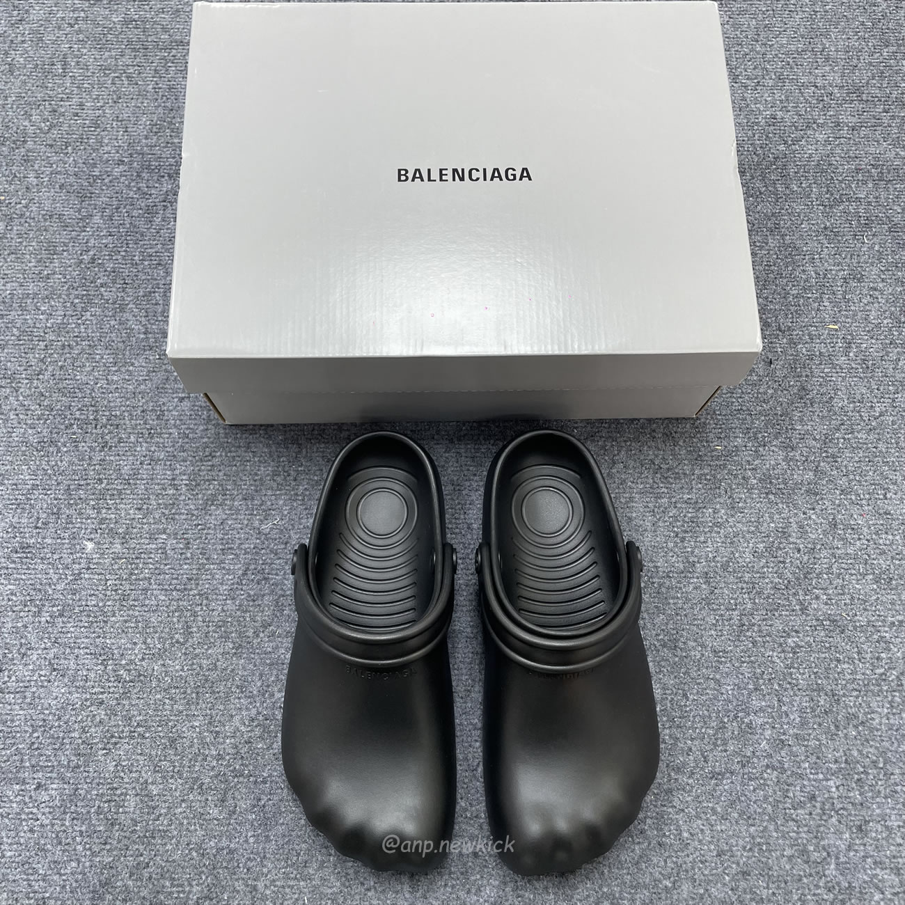 Balenciaga Balenciaga Logo Embossed Slingback Mules (4) - www.newkick.vip